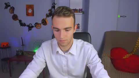 astren online show from October 28, 1:23 pm