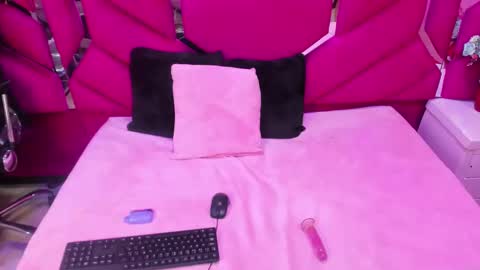 Snapshot of atena_kane chatting on October 22, 7:37 pm atena_kane online show from October 22, 7:37 pm