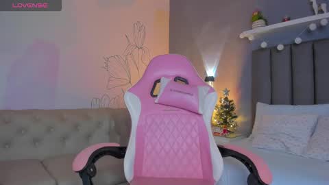 Atenea online show from December 18, 7:20 pm