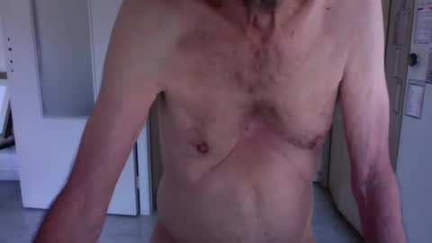 Snapshot of auguste061400 chatting on December 5, 9:33 am auguste061400 online show from December 5, 9:33 am
