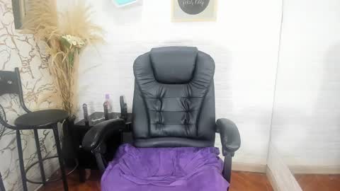 Monii Yi online show from February 24, 10:37 am