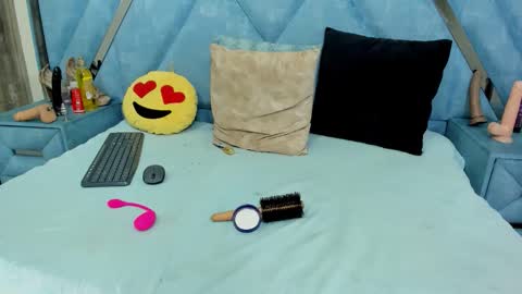 Monii Yi online show from April 11, 7:45 am