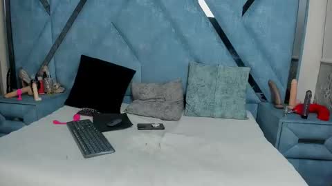 Monii Yi online show from June 8, 3:40 am