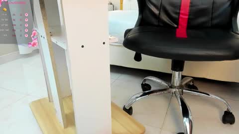 Aura sanders online show from September 29, 12:04 pm