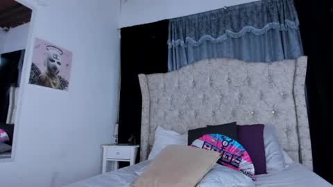 Aura online show from July 6, 3:03 pm