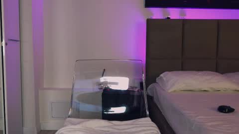 Aurora online show from December 5, 1:09 pm