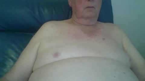 Snapshot of aussie1955 chatting on December 3, 8:00 am aussie1955 online show from December 3, 8:00 am