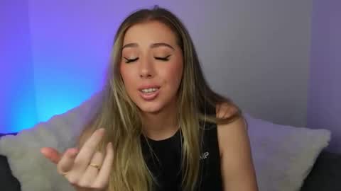 Snapshot of aussielulu chatting on October 17, 11:25 am aussielulu online show from October 17, 11:25 am