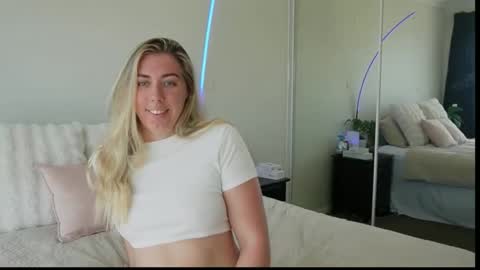 aussielulu online show from November 24, 11:36 pm