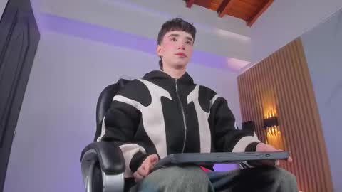 austin_rouse online show from March 18, 7:31 pm