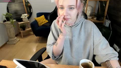 avabloom_ online show from February 5, 10:24 pm