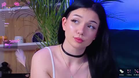 AveryWillow online show from November 22, 5:00 pm