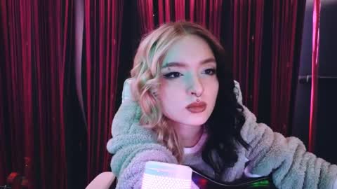 Avriel online show from March 11, 2:32 am