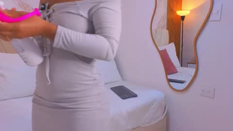 AVIS  online show from March 28, 7:59 pm