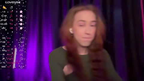 avril_pearly_ online show from February 2, 12:12 pm