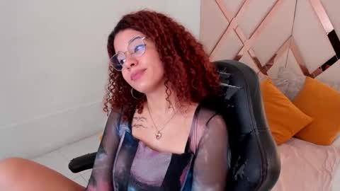 Avril  online show from February 21, 1:03 pm