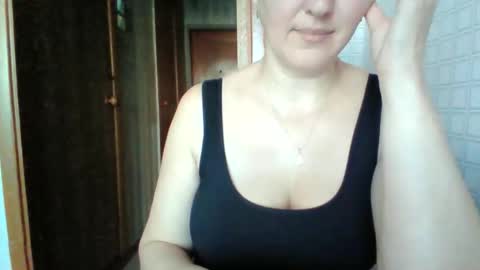 awesomeladyy online show from March 12, 8:07 am