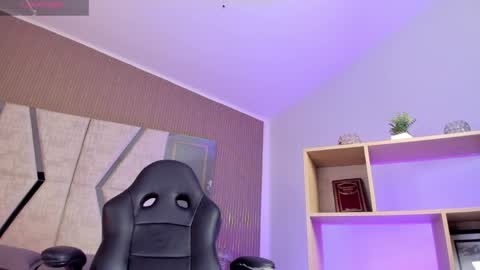 axel_grey_ online show from April 8, 12:52 pm