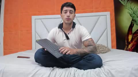 axel_hendrick online show from February 2, 11:50 am