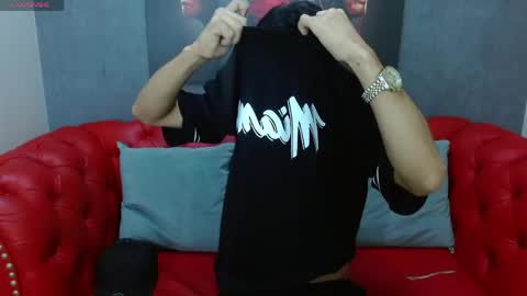 A X E L  online show from June 8, 4:30 pm