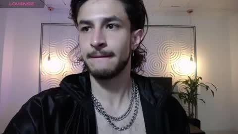 Axel  online show from July 1, 1:20 pm