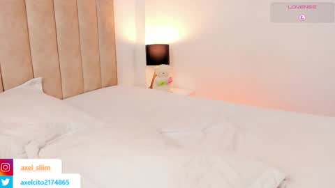 axel slim online show from October 31, 3:51 am