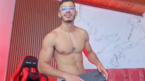 Axel  online show from December 19, 10:02 am