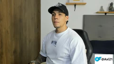 INDEPENDENT MODEL  online show from December 3, 8:31 pm