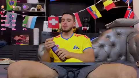 Axel  online show from July 3, 9:08 pm