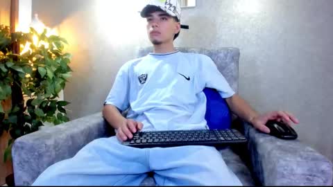 Snapshot of axel_wiliams chatting on October 10, 6:14 pm axel  online show from October 10, 6:14 pm