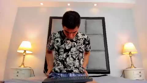 axel_wolfe online show from July 23, 6:49 pm