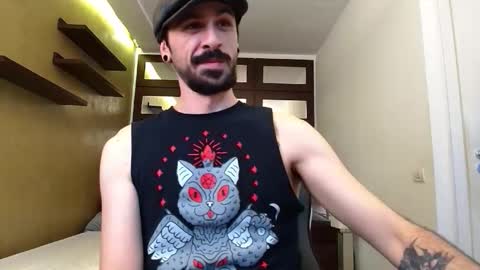 Snapshot of axelcolton chatting on October 20, 10:42 am AxelColton online show from October 20, 10:42 am