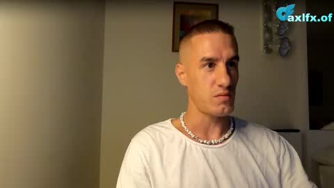 Axl online show from October 20, 8:36 pm