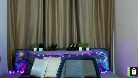 Jully online show from October 18, 5:55 am