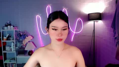 AYAHOSHILOVESYOU online show from April 6, 3:04 am