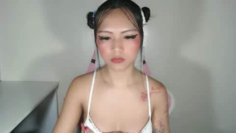 ayalvrs18 online show from February 1, 7:33 pm