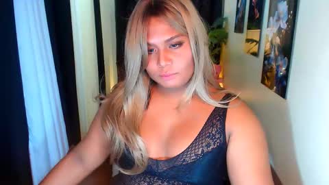 AYESHA online show from December 5, 4:05 pm