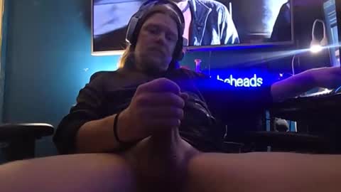 azekioss online show from May 21, 3:29 pm