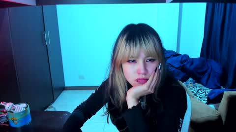 Azu Moure online show from January 6, 4:47 am