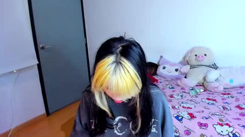 Azu Moure online show from February 25, 8:25 am