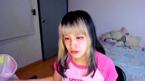 Azu Moure online show from December 17, 3:50 am