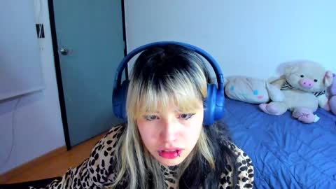 Azu Moure online show from January 4, 9:43 am