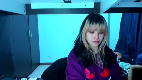 Azu Moure online show from January 10, 6:31 am