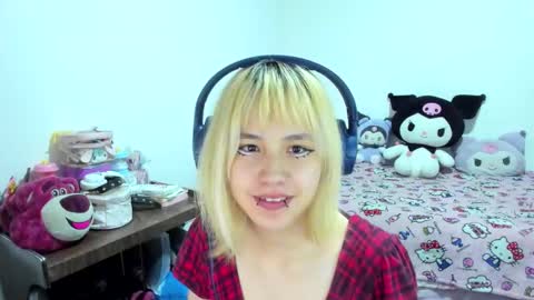 Azu Moure online show from September 12, 6:15 am