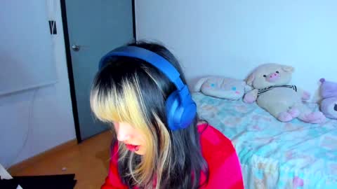 Azu Moure online show from December 24, 4:22 am