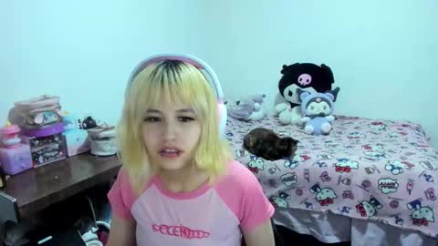 Azu Moure online show from September 18, 6:39 am