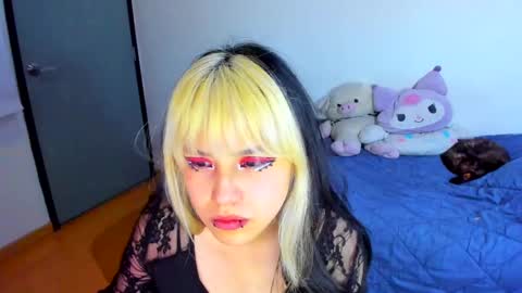 Azu Moure online show from February 18, 7:32 am