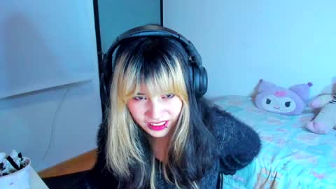 Azu Moure online show from January 13, 8:47 am