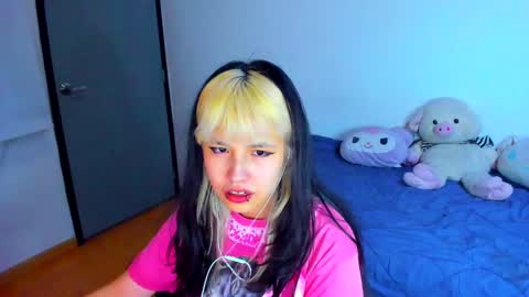 Azu Moure online show from February 12, 7:13 am