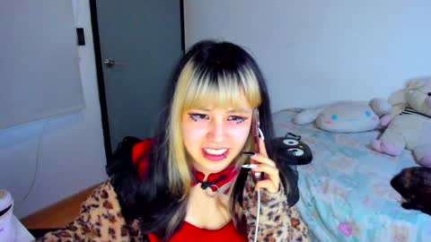 Azu Moure online show from December 29, 9:52 pm